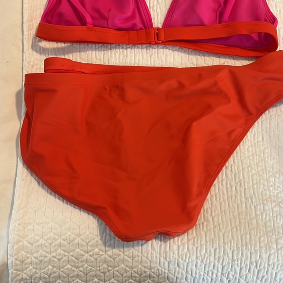 Bikini - Picture 3 of 3